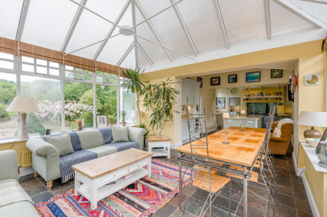 6 bed Detached for sale Image 11