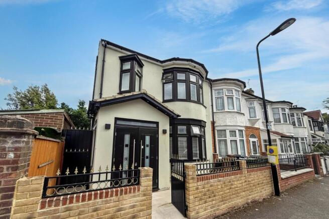 122 Chesterfield Road, Leyton, London, E10 6EN
