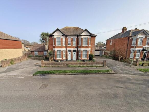 St. Leonards Avenue, Hayling Island, Hampshire, PO11 photo 5