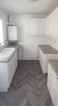 2 bed Semi-Detached Bungalow to rent Image 8