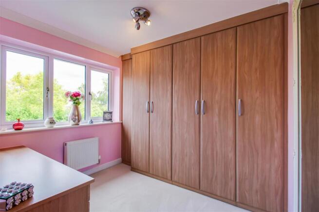 4 bed Detached for sale Image 11