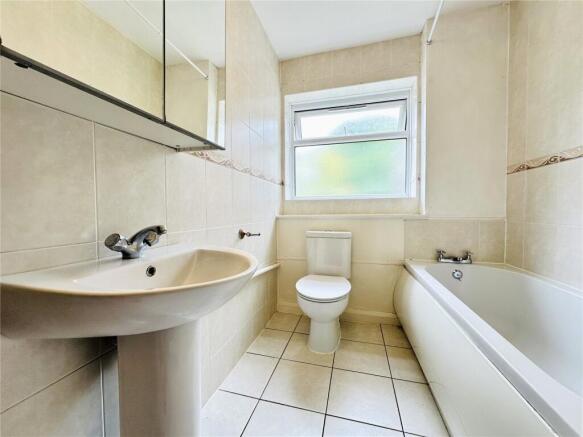 2 bed Apartment to rent Image 5