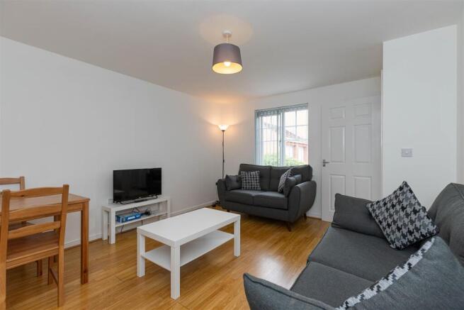 8 Waterlilly Close-8.jpg