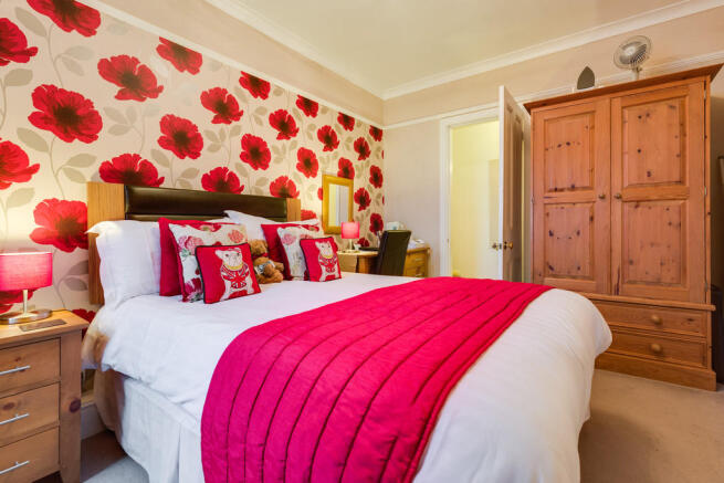Bedroom 1 (Grasme...