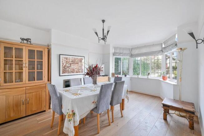 Thorndon Gardens, Epsom, KT19 photo 4