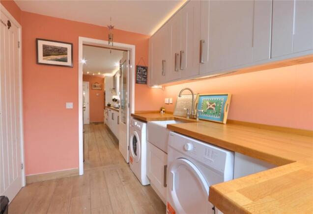 4 bed Semi-Detached for sale Image 10