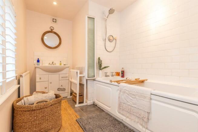 Family Bathroom.jpg
