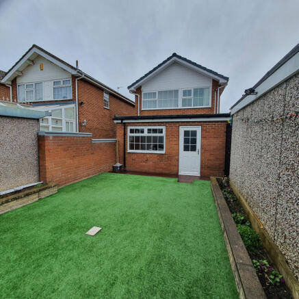 3 bed Detached to rent Image 4