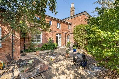 Middle Hill, Egham, Surrey, TW20
