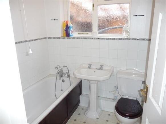 FAMILY BATHROOM