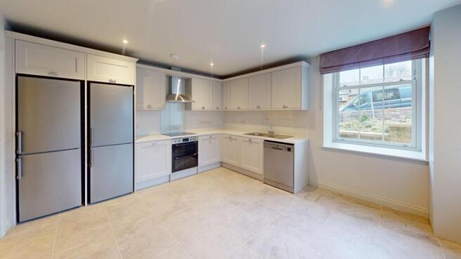 4 bed Mews to rent Image 5