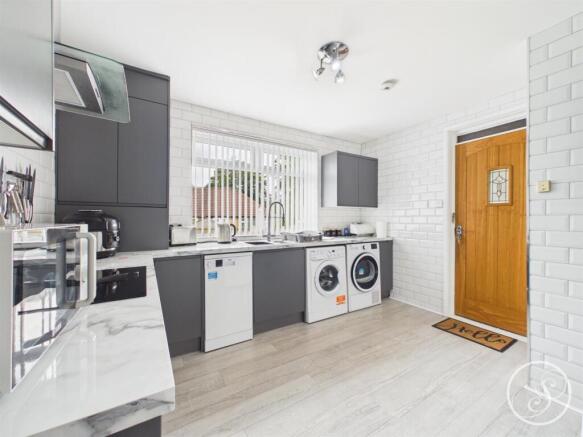 2 bed Detached Bungalow for sale Image 12