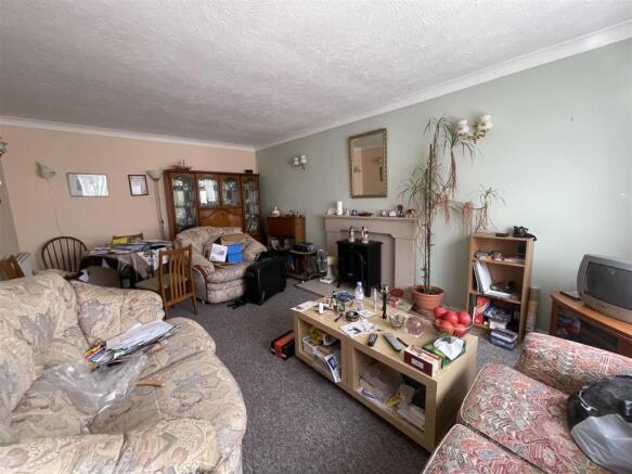 LOUNGE DINING ROOM