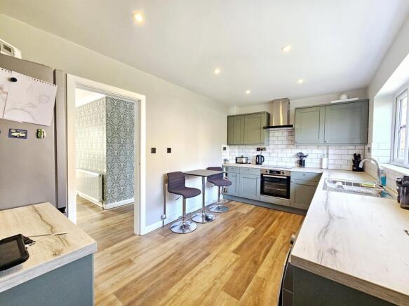 3 bed Semi-Detached for sale Image 6