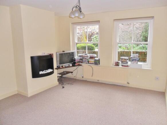 3 bed End of Terrace to rent Image 4
