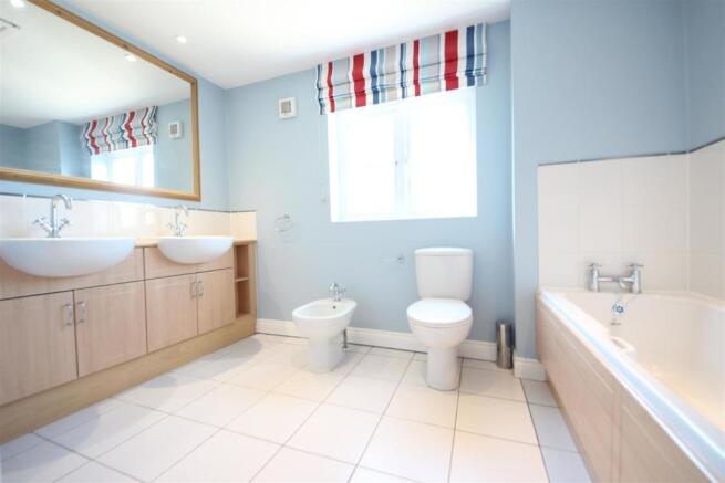 En-Suite Bathroom