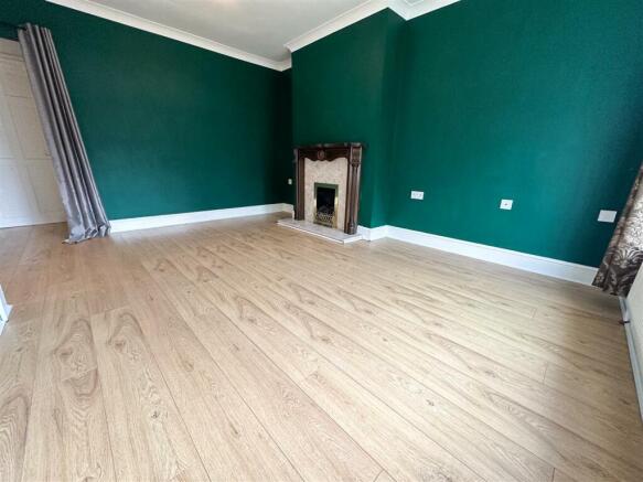 LOUNGE DINING ROOM