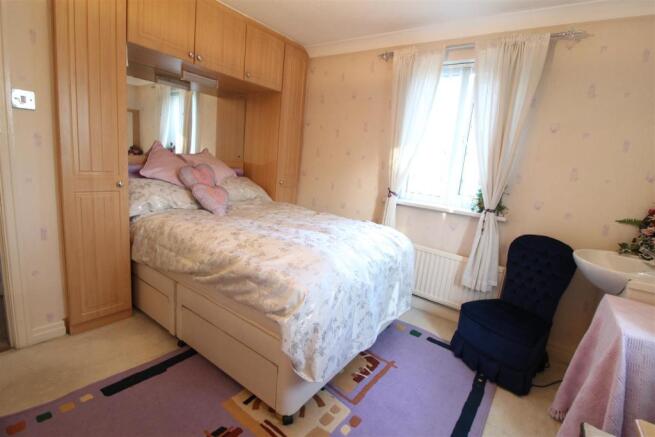 BEDROOMS 2
