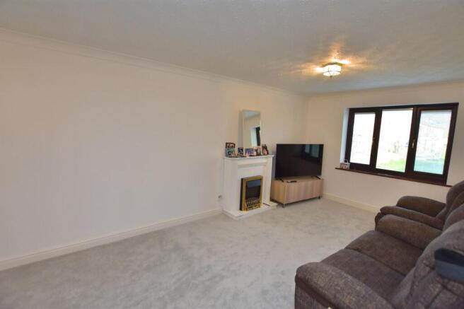 London Road, Holmes Chapel, CW4 photo 2