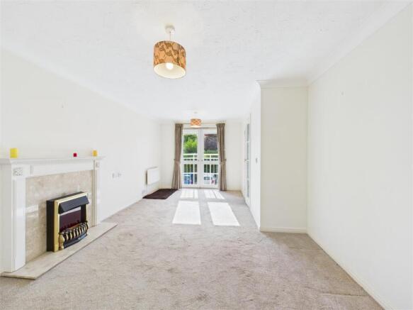 2 bed Apartment for sale Image 4