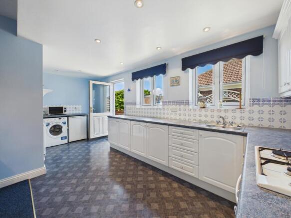 3 bed Semi-Detached for sale Image 9