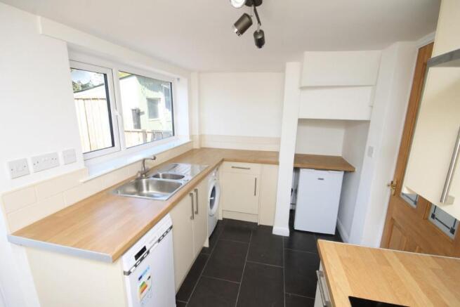 FITTED KITCHEN