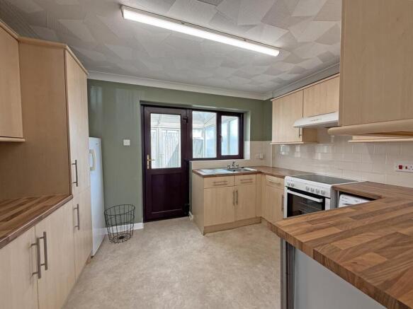 Coombe Way 44 - Kitchen.jpg