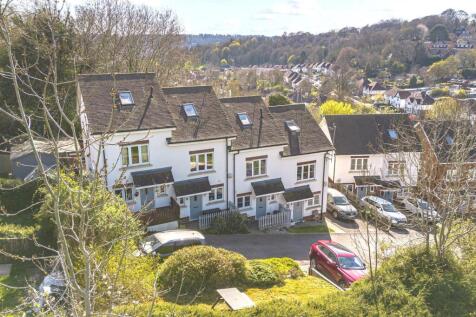 Hillview Gardens, High Wycombe (walk Of Station)