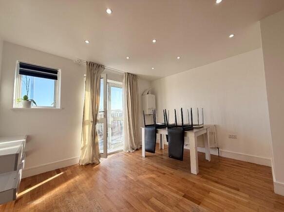 Bright Open-Plan Liv