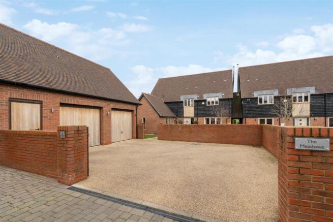 6 Hall Farm Court_121.jpg