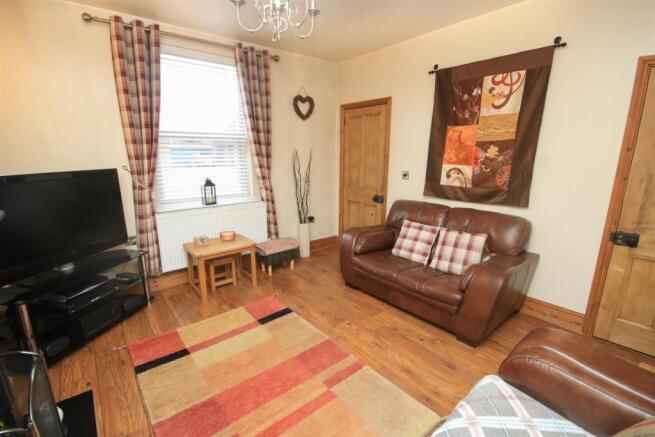 FRONT FACING LOUNGE