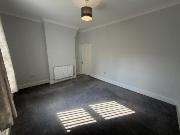 2 bed End of Terrace to rent Image 9