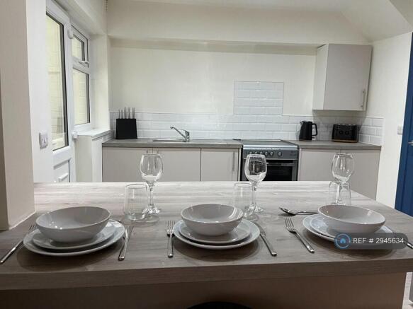 1 bed House Share to rent Image 4