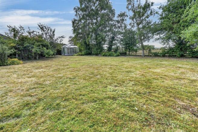 4 bed Detached for sale Image 11