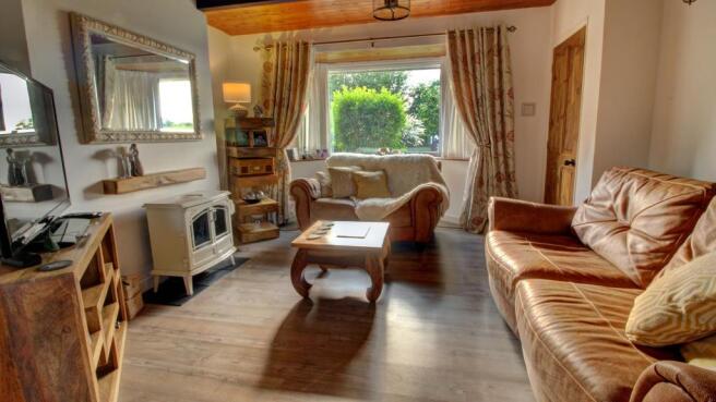 Lounge (alt angle)