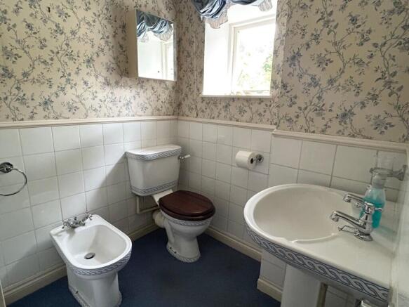 5 bed Semi-Detached for sale Image 12