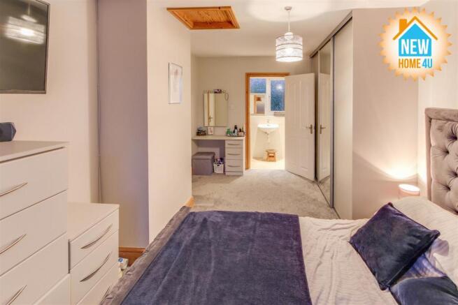 MAIN BEDROOM: