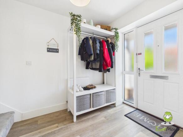 EweMove Estate Agents Basingstoke - White Clover D