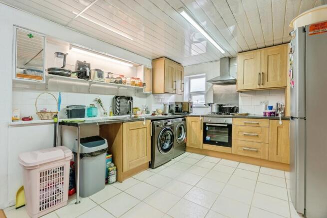 5 bed Semi-Detached for sale Image 7