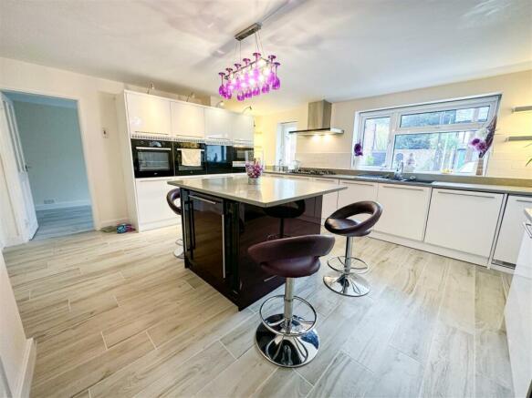 ALTERNATE VIEW OF KITCHEN/BREAKFAST ROOM