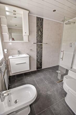 EN SUITE