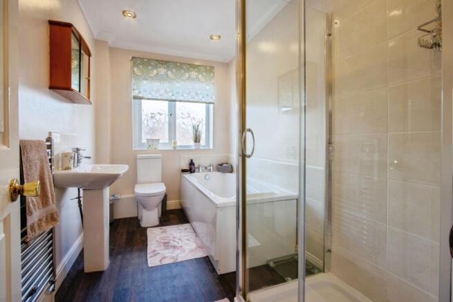 4 bed Detached for sale Image 8