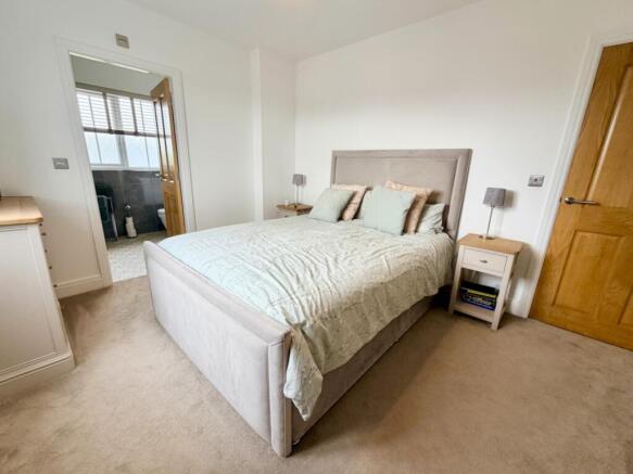 3 bed Semi-Detached for sale Image 9