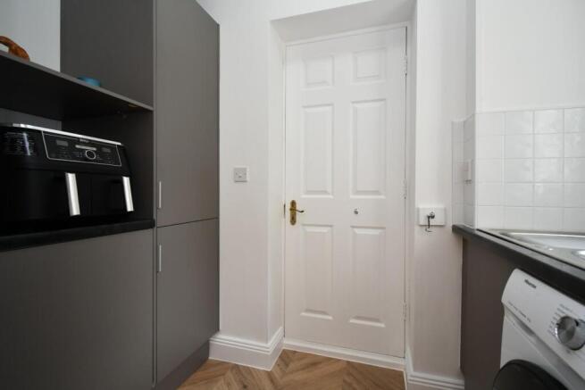 5 bed Detached for sale Image 7
