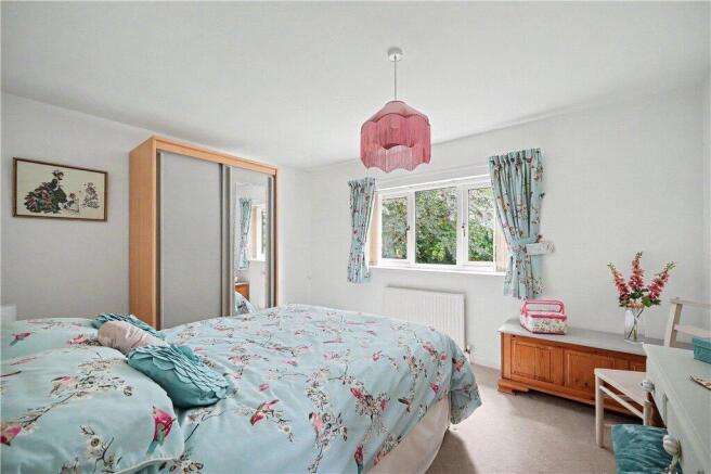 4 bed Detached for sale Image 9