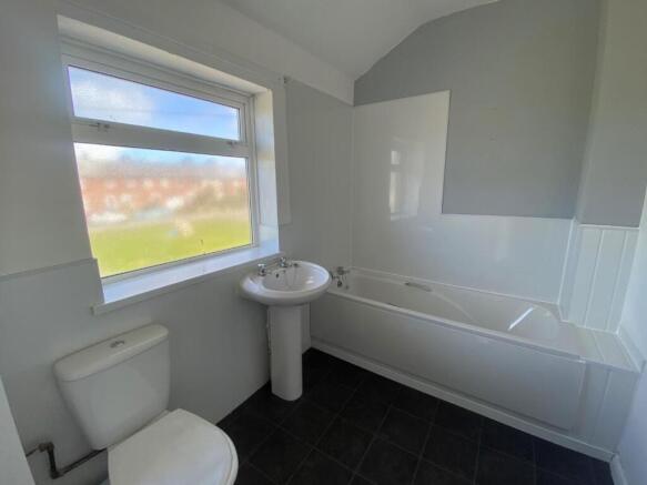 2 bed Terraced to rent Image 4