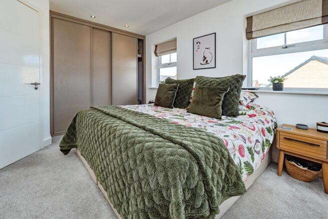 2 bed Town House for sale Image 8