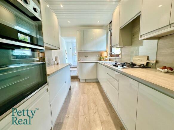3 bed Terraced for sale Image 4