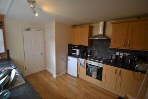 40, Forsythia Gardens, Nottingham NG7 2LW