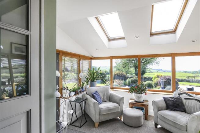 4 bed Detached for sale Image 8